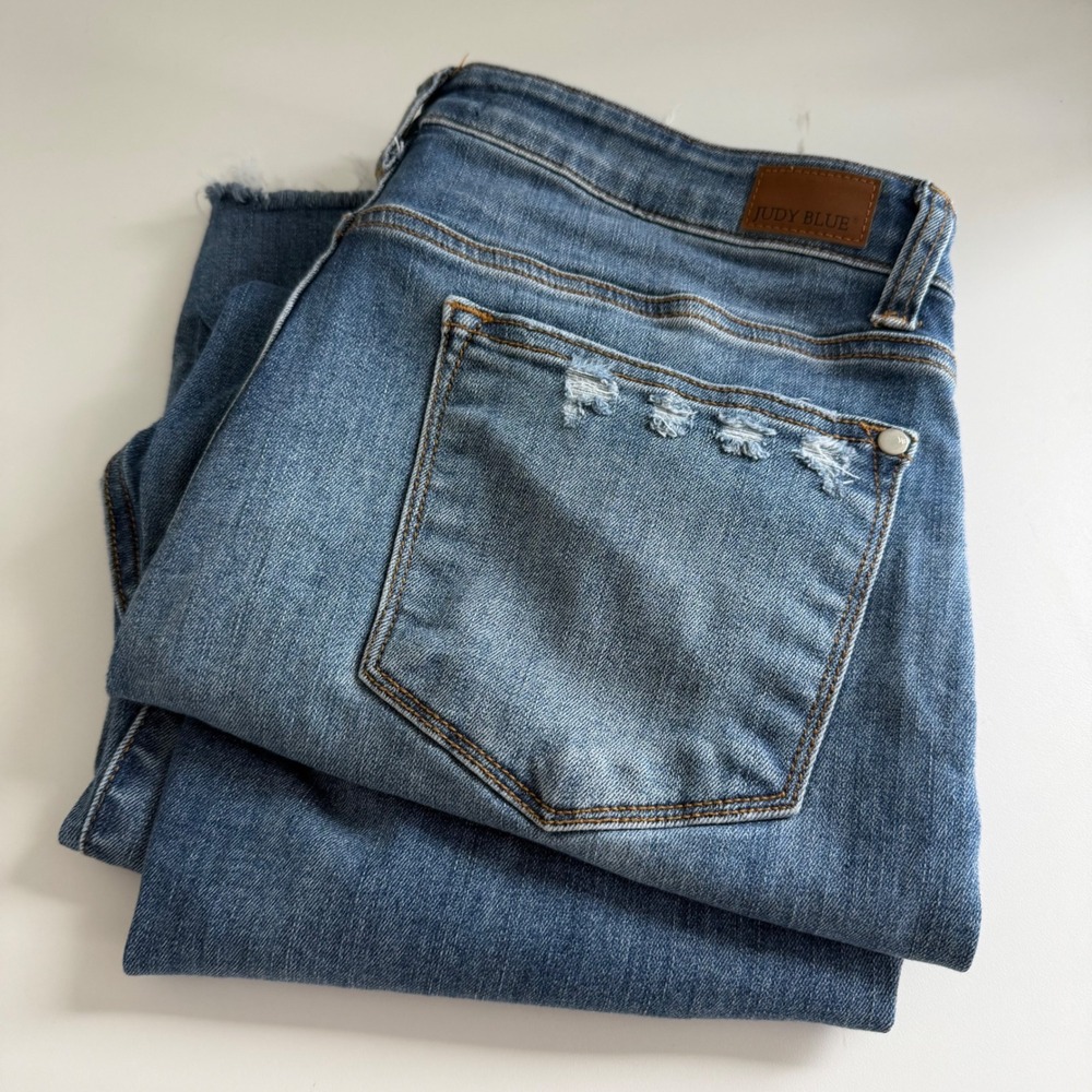 Judy Blue Slim Fit Distressed Raw Hem Jeans Medium Wash JB82172MD Womens 13/31